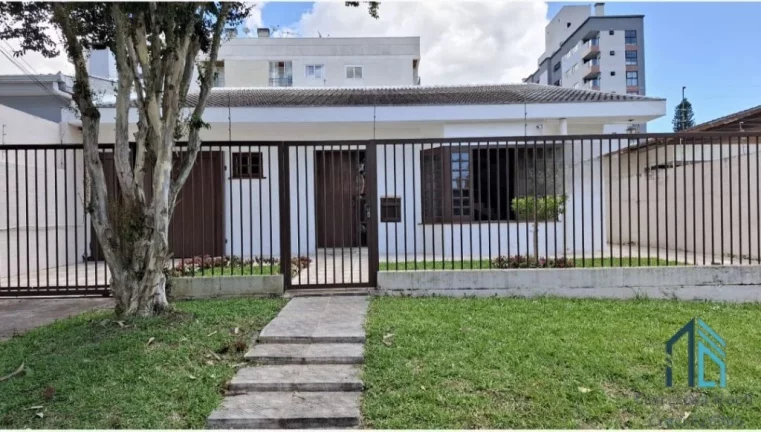 Foto do imóvel Casa térrea 04 quartos, edícula, ático, quintal, piscina, no Boa Vista em Curitiba PR