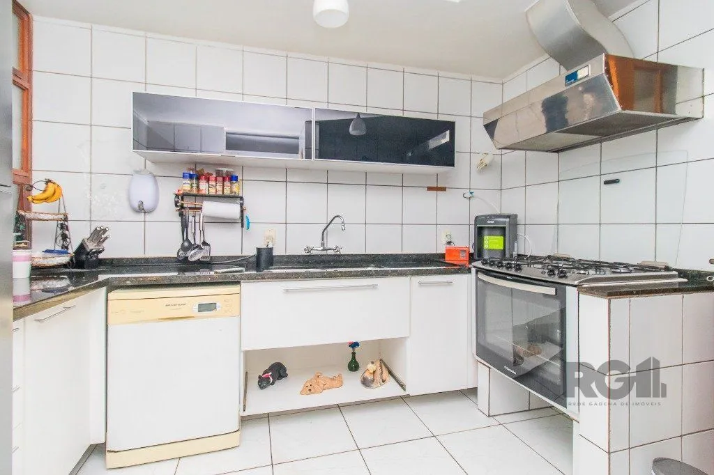 Imagem Casa para Venda - 400m², 3 dormitórios, sendo 1 suites, 4 vagas - Menino Deus