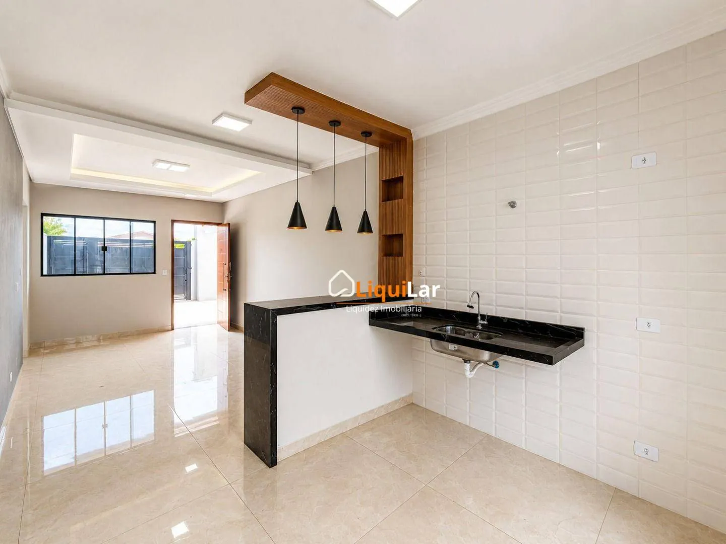 Imagem Casa à Venda com Suíte e Amplo Quintal em Localização Privilegiada Próxima à Lagoa Itatiaia