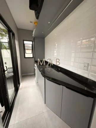 Imagem Te convido para conhecer seu mais novo lar!! Casa com 4 dormitórios sendo 1 suíte, SEMIMOBILIADA, para Venda no Bairro Rio Vermelho em Florianópolis!