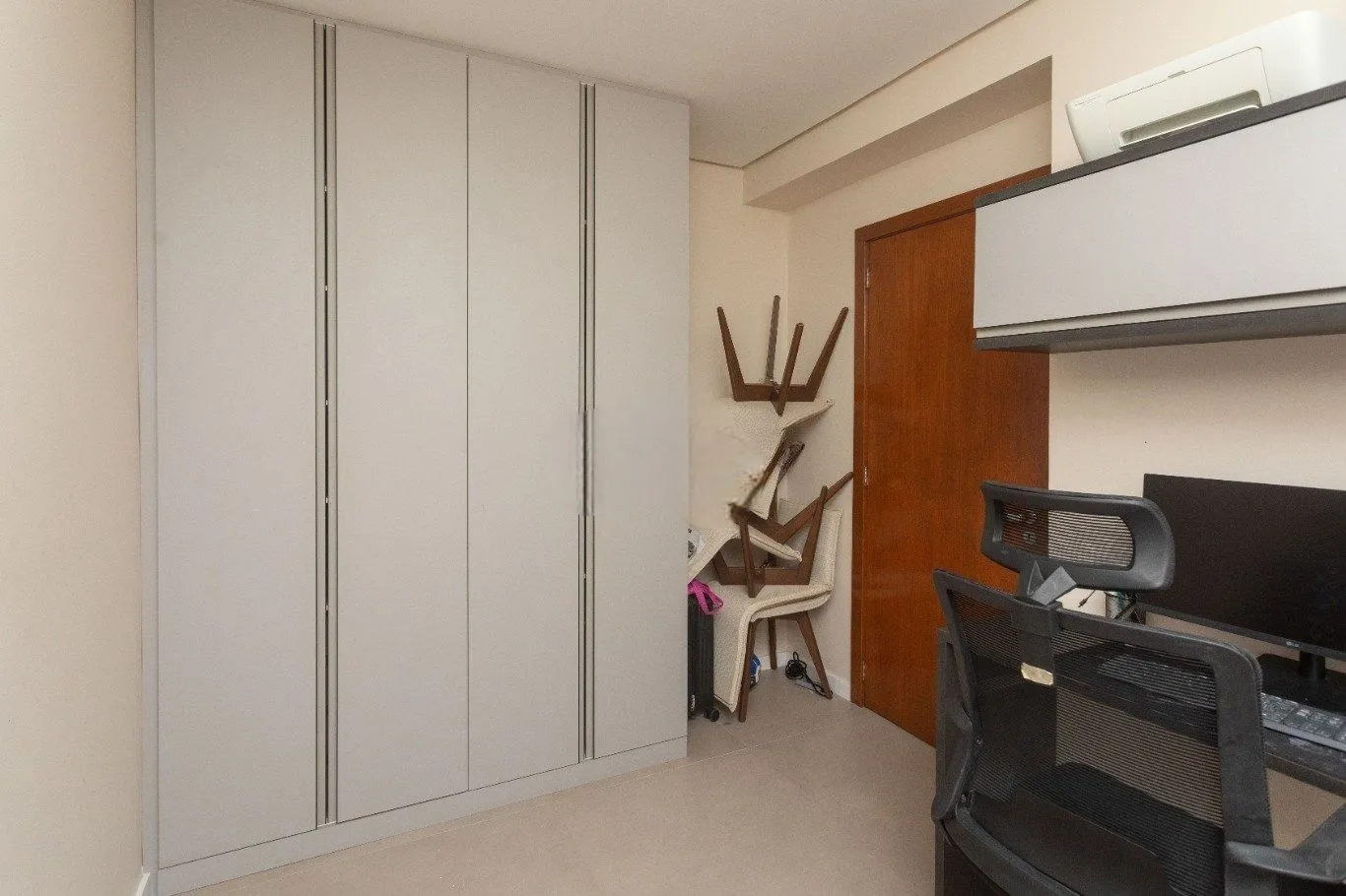 Imagem Apartamento de 3 quartos, suíte e 1 vaga de garagem no bairro Passo da Areia POA