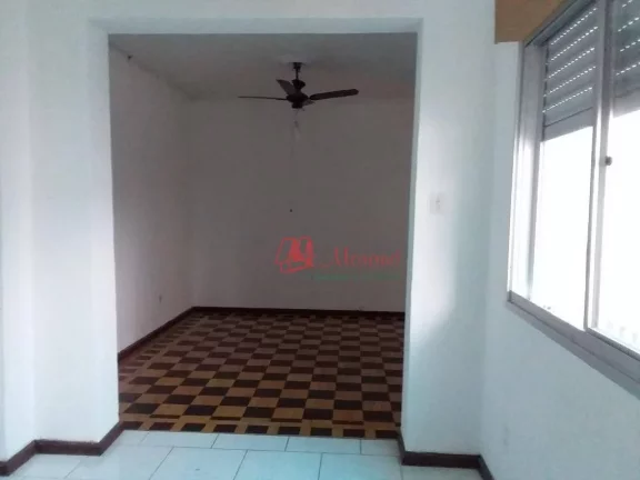 Imagem Na Cidade Baixa, térreo, 3 dormitórios, pátios e 3 vagas.