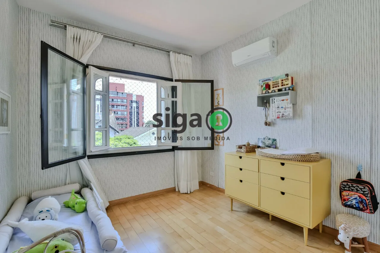 Imagem Casa sofisticada com 5 quartos, piscina privativa e sótão versátil!