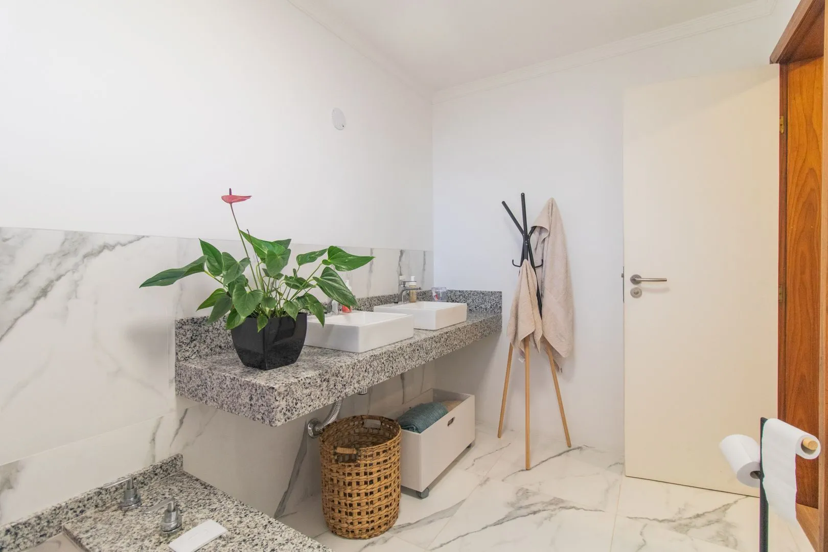 Imagem Casa para Venda - 410m², 3 dormitórios, sendo 3 suites, 2 vagas - Ipanema