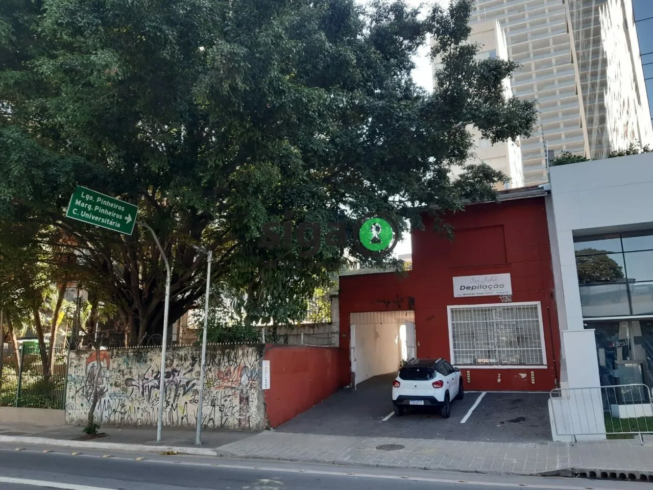 Imagem Casa Comercial para locação em Pinheiros, na Av Rebouças, com 280m²AU, com 3 salas, 8 vagas