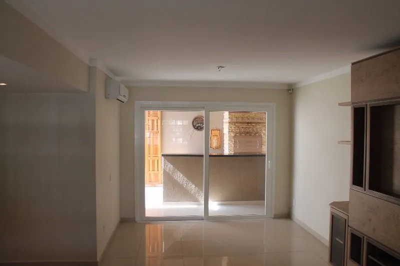 Imagem Casa para Venda - 220m², 3 dormitórios, sendo 1 suites, 4 vagas - Ipanema