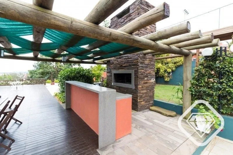 Imagem Casa em condomínio fechado à venda.

Ampla metragem, alto padrão construtivo e vista privilegiada...