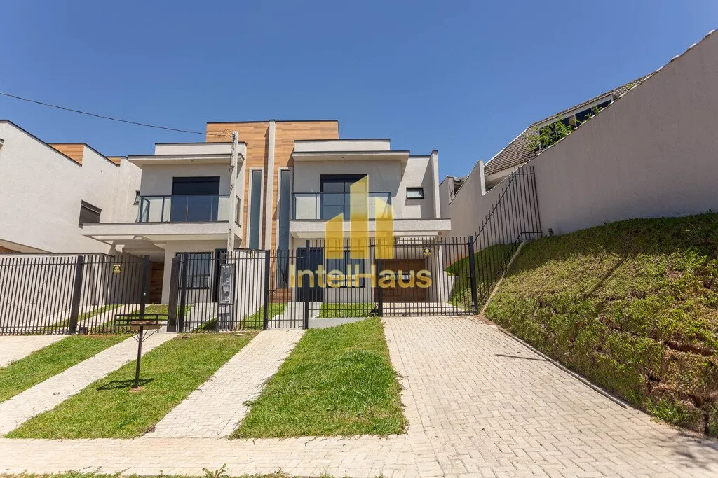 Imagem Sobrado no bairro Atuba, em Curitiba, ideal para quem busca conforto, segurança e praticidade em um...