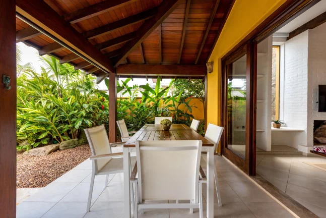 Imagem Vende linda casa em Maresias com 507m², 5 suítes, Litoral norte com acesso privativo à praia.