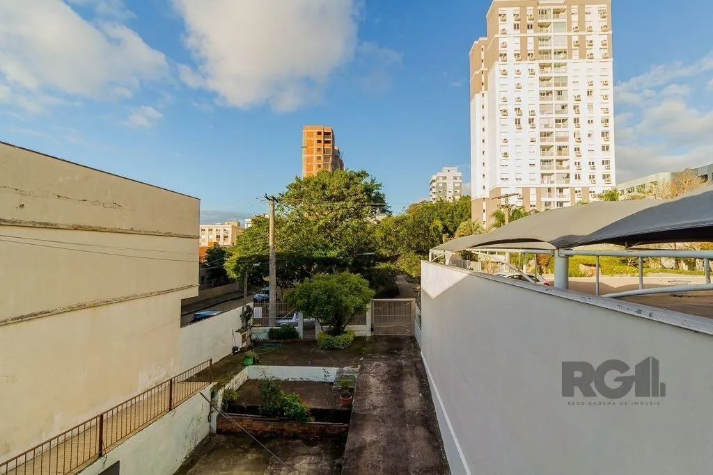 Imagem Casa 242m² - 5 dormitórios, 6 vagas no bairro Cristo Redentor