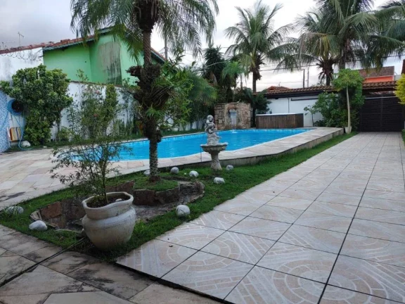 Imagem Casa com Piscina, 5 suítes, 405 m² - Venda!