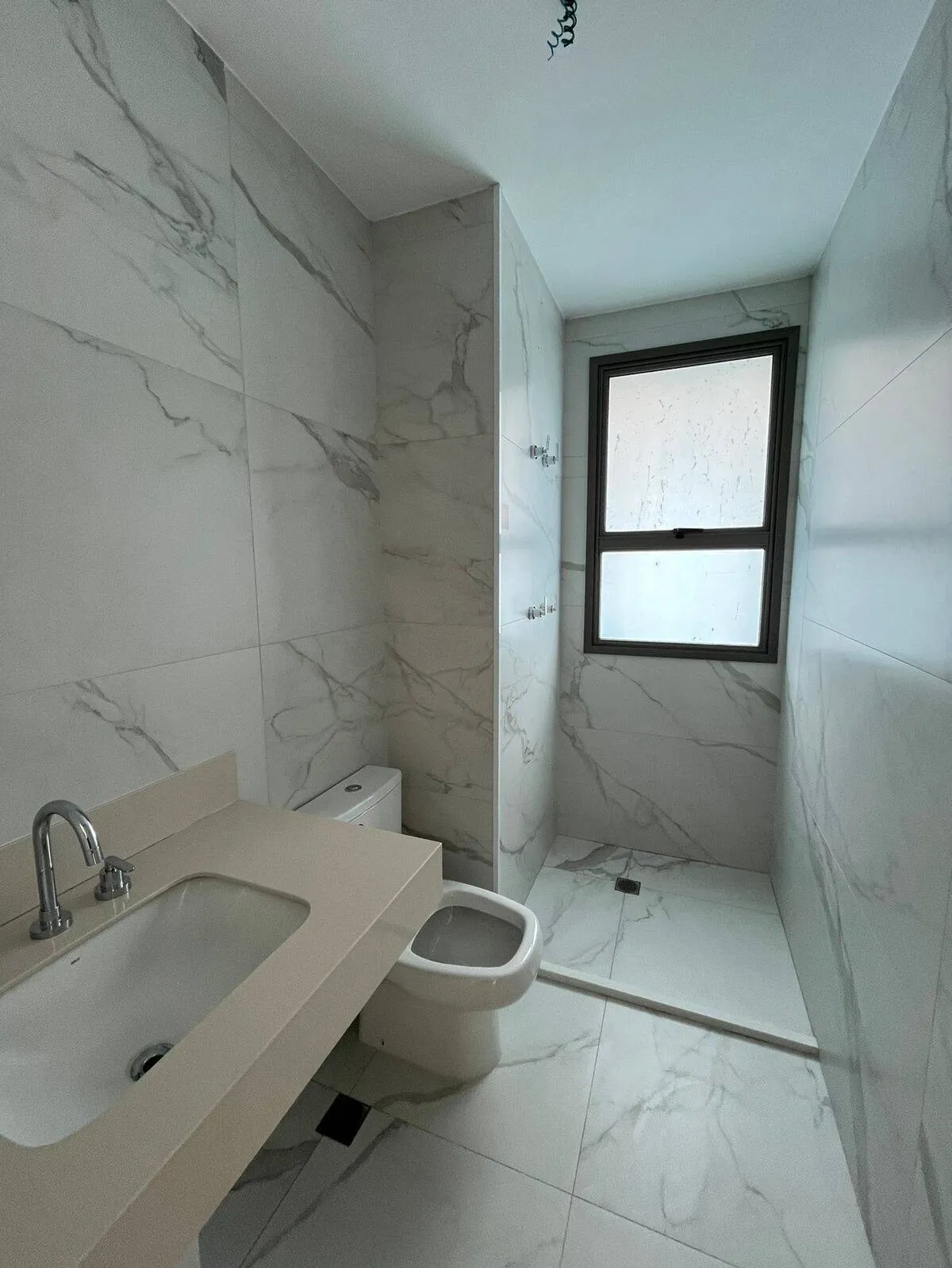 Imagem Apartamento Recém-Reformado de 4 Quartos e 3 Suítes ? 180m², 3 Vagas e Depósito