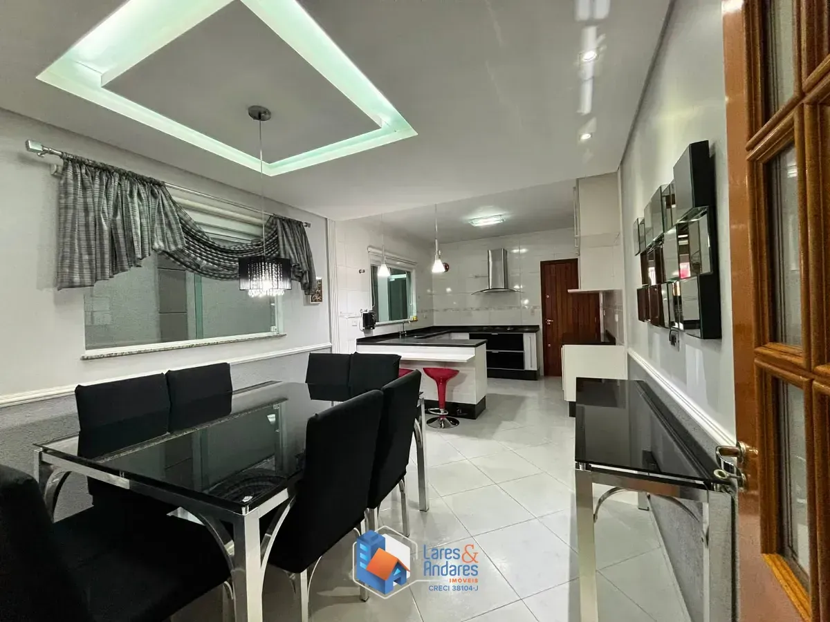 Imagem Sobrado para venda em Jardim Mangalot com 3 quartos, sendo 1 suíte, 193m²
