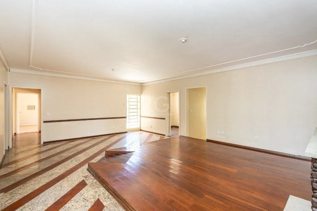Imagem Casa para Venda - 740m², 5 dormitórios, sendo 1 suites, 3 vagas - Vila Assunção