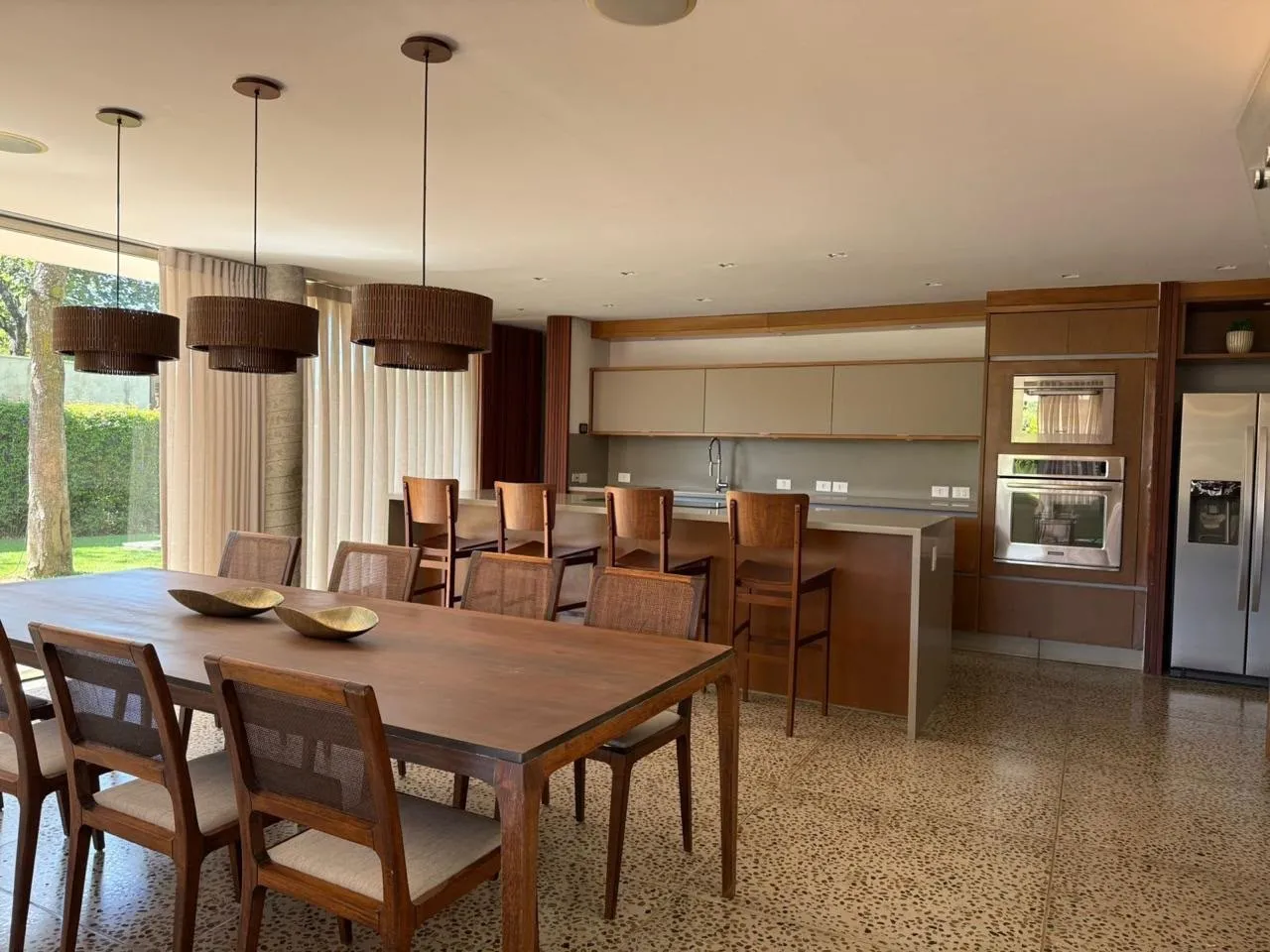 Imagem Casa de luxo para alugar na Fazenda Boa Vista, Villa Fasano dos Lagos, 462 m², 4 suítes, vista para o lago e lazer completo