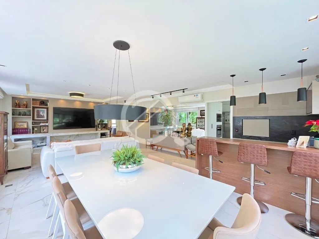 Imagem Apartamento de 170 m², mobiliado e decorado, 3 suítes e 3 vagas no bairro Petrópolis. Imóvel pos...