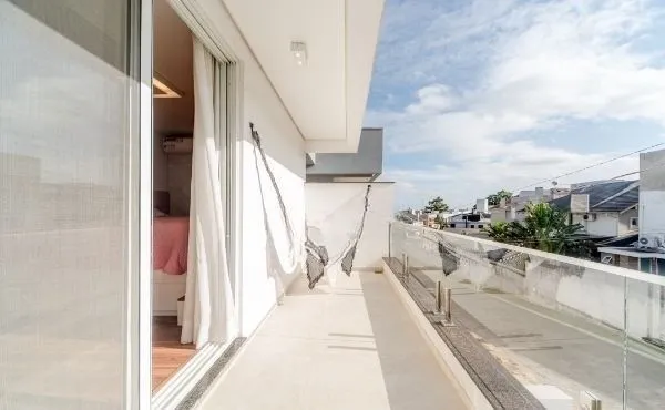 Imagem Uma casa linda dentro de um condomínio fechado, no Lagos de Nova Ipanema.