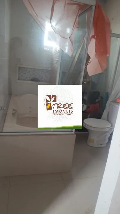 Imagem VENDA DE SOBRADO NO RESIDENCIAL ALTO DAS COLINAS, EM ARUJÁ/SP, 500m² com 5 quartos, suíte com hidro, piscina, 07 vagas e vista pra mata. CONSULTE-NOS.
