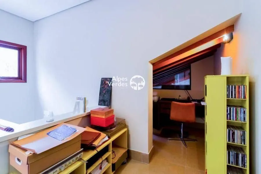 Imagem Vende-se Casa em Condominio com 4 suites a 5 minutos da Rua Coberta