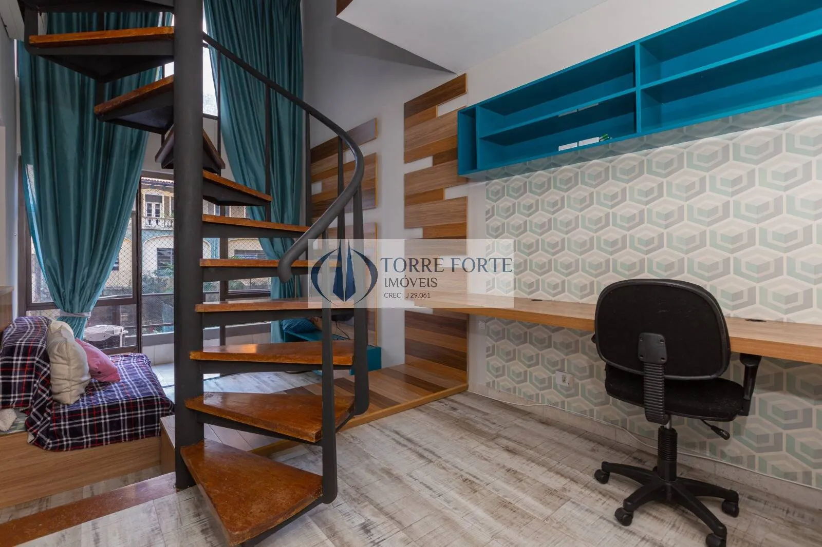 Imagem Loft com pé direito superior a 5 metros, 53 m², 1 suíte no mezanino