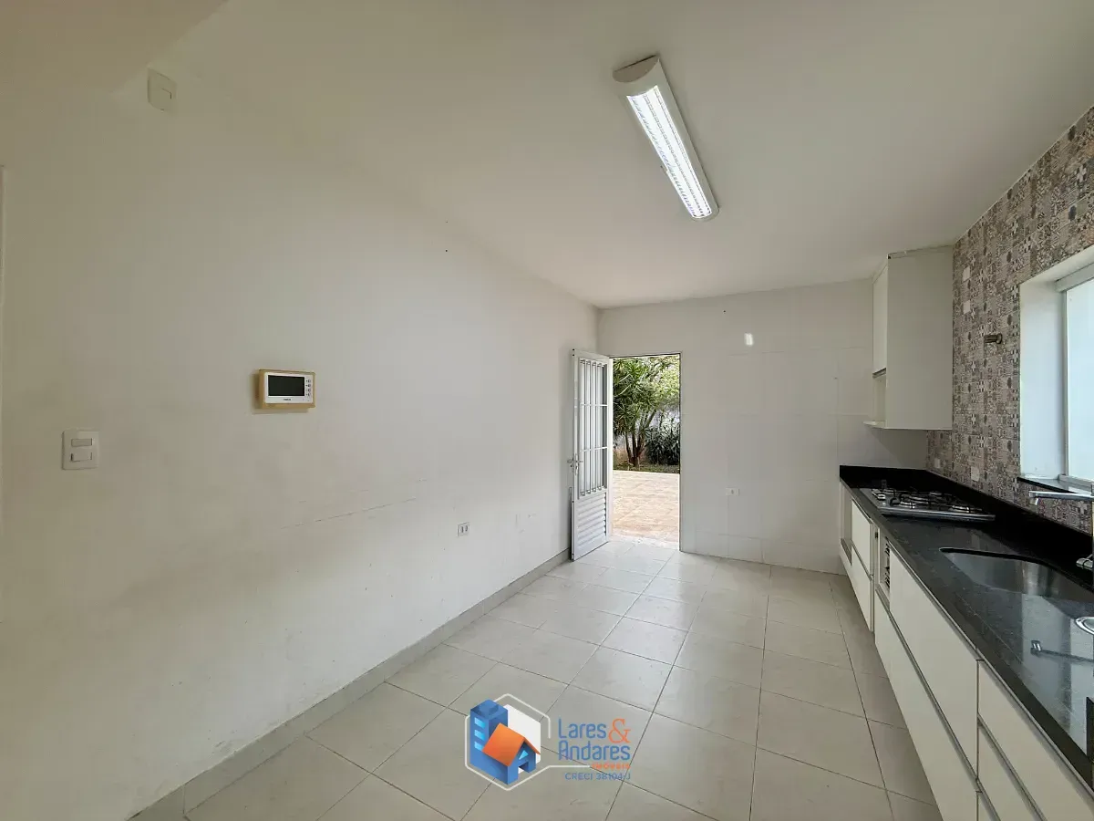 Imagem Sobrado para venda em Veleiros com 4 quartos, sendo 1 suíte, 235m²