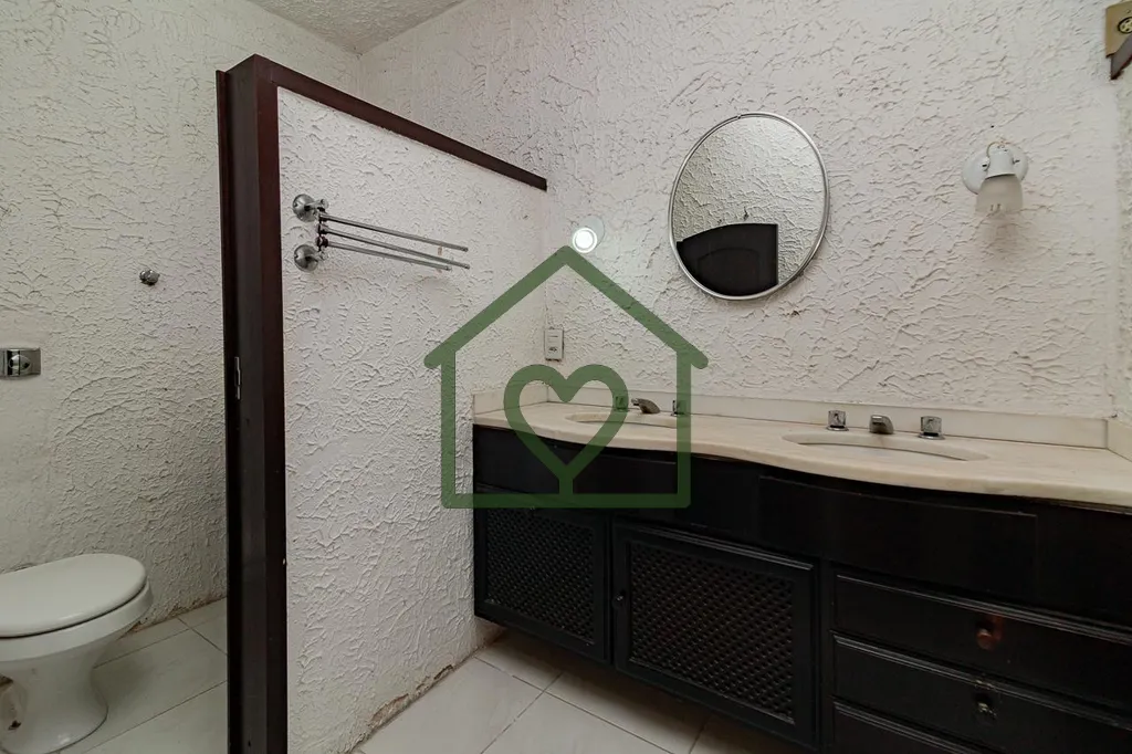 Imagem Apartamento de frente, com 3 dormitórios e três sacadas, sendo nos 2 dormitorios e na sala, propor...