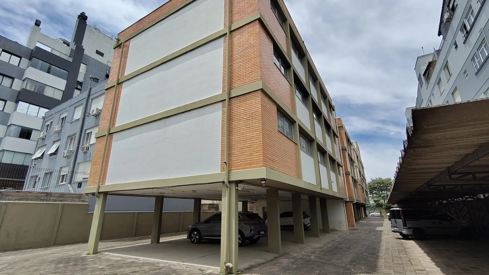 Imagem Prédio Comercial no bairro Menino Deus.