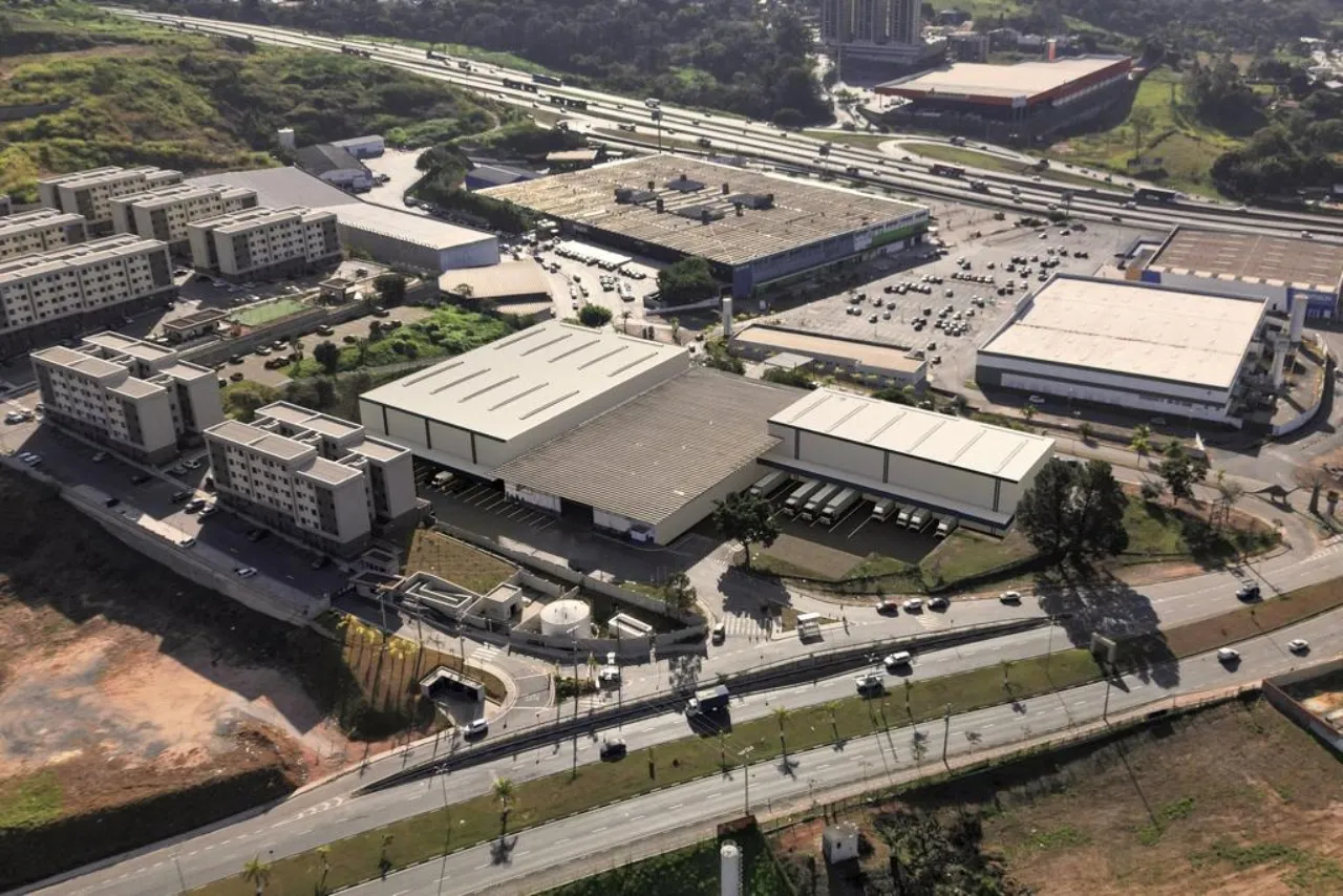 Foto do imóvel Galpão Comercial para Locação no Centro de Votorantim-SP: 4 Salas, 8 Banheiros, 40 Vagas e 20.000m² de Área! em CENTRO, VOTORANTIM - SP