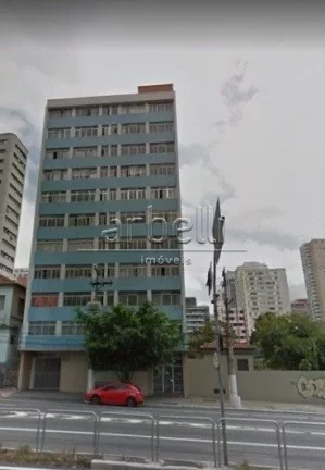 Studio com 30 m² com copa e banheiro. Ótima localização, bem perto de hospitais, shoppings, rest...