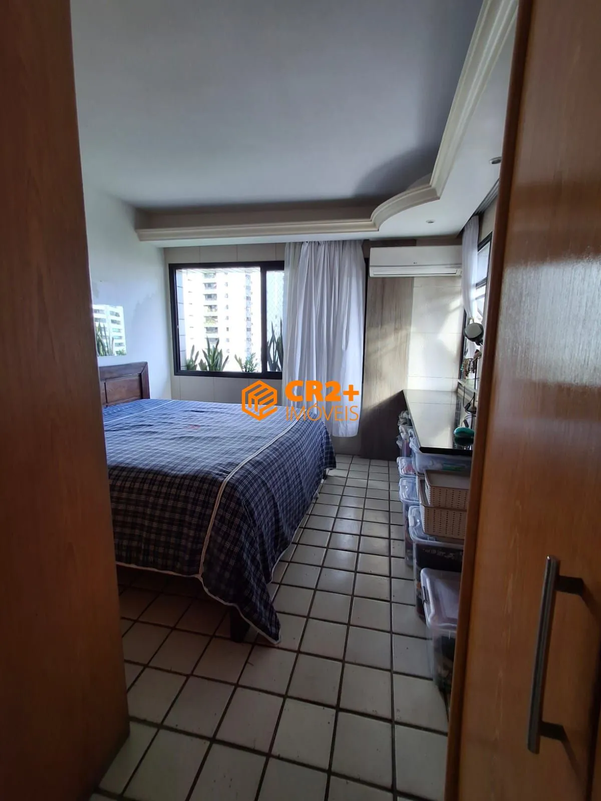 Imagem Vendo apartamento no Parnamirim, com 191 m² e com 3 suítes. Ótima localização. O