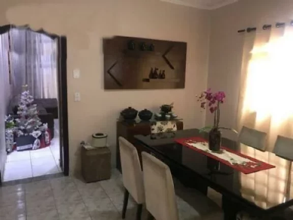 Imagem Sobrado com 3 Quartos e 3 banheiros à Venda, 237 m² por R$ 650.000