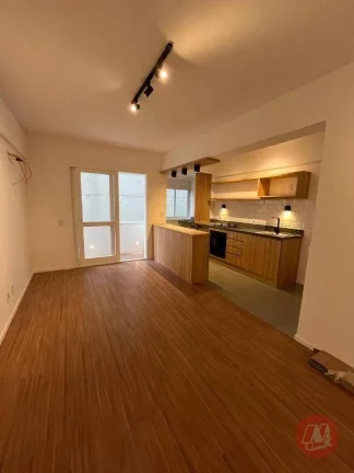 Imagem Na rua dos Andradas, apartamento rodo reformado.