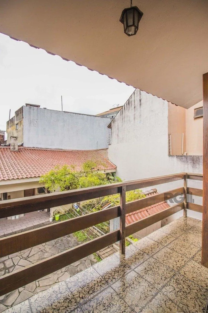 Imagem Casa de 329m² - 4 dormitórios, 1 suíte, 6 vagas no bairro Vila Jardim