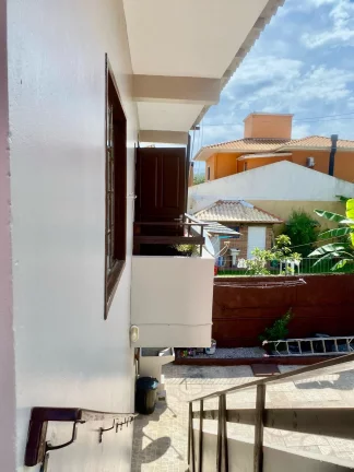 Imagem Oportunidade Única: Pousada Histórica à venda em Garopaba-SC, a 1 Quadra da Praia Central!