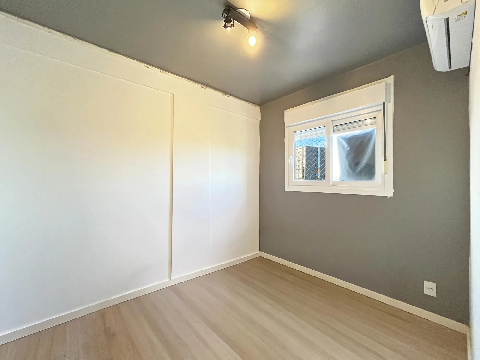 Imagem Apartamento de 2 dormitórios no Bairro Teresópolis - Porto Alegre