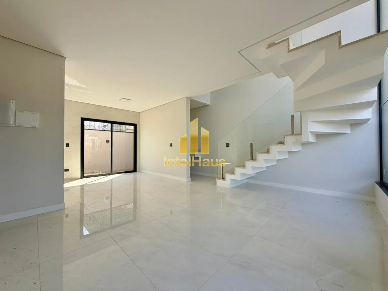 Imagem Excelente sobrado de alto padrão com 155 m² de área construída, localizado no bairro Cidade Jard...