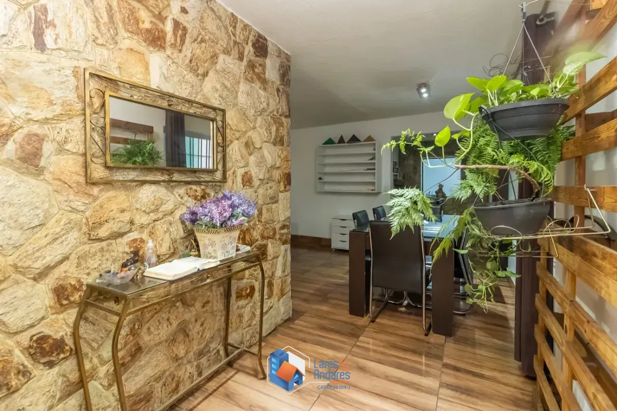 Imagem Casa de vila para venda em Chácara Inglesa com 4 quartos, sendo 1 suíte, 350m²