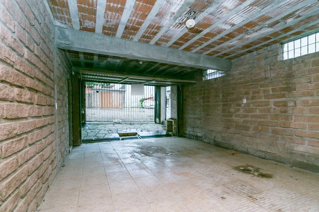 Imagem Casa de 2 dormitórios à venda Bairro no Vila Nova - Porto Alegre