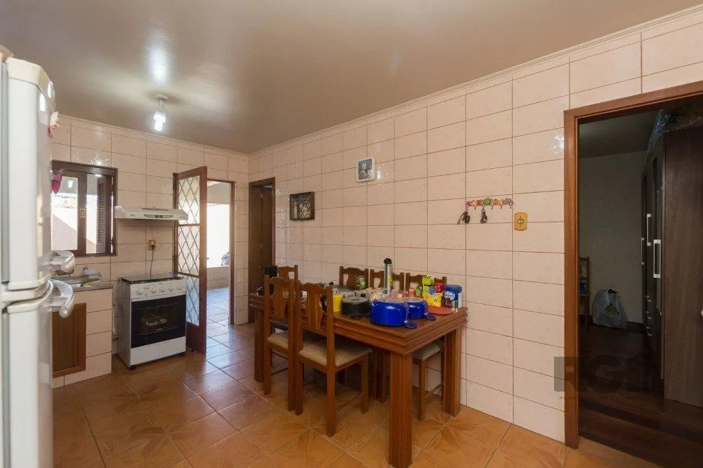 Imagem Casa de 4 quartos com 265m², no bairro Cavalhada