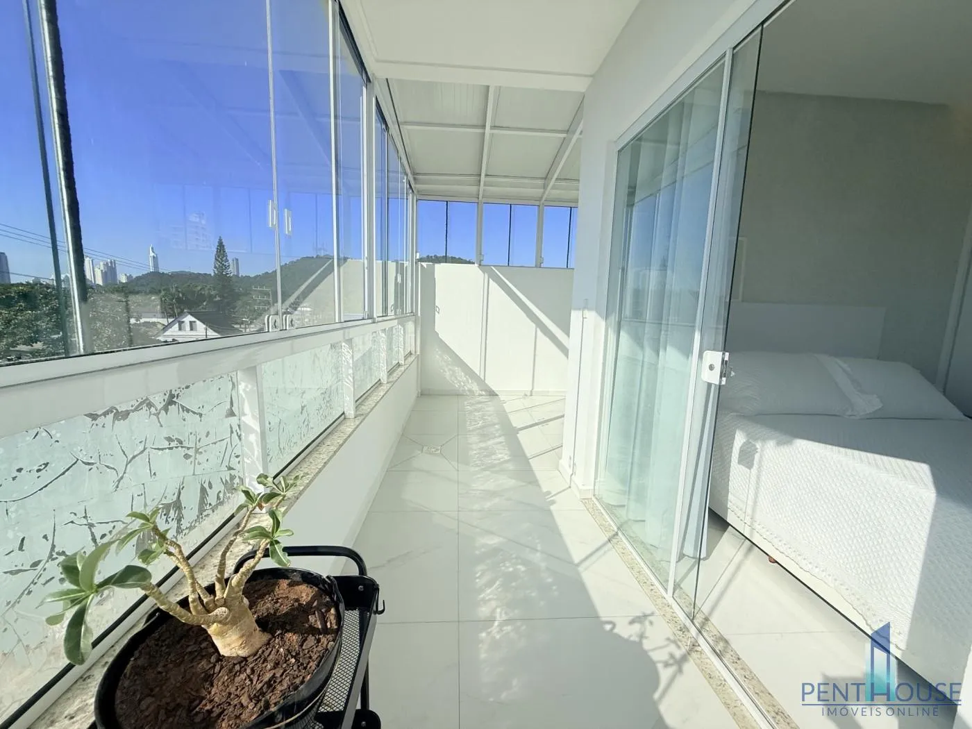 Imagem Apartamento com Terraço para Venda em Camboriú, São Francisco de Assis, 3 dormitórios, 3 suítes, 4 banheiros, 1 vaga