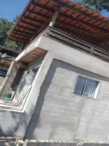 Imagem VENDA DE CASA NO TUPÃ ARUJÁ/SP, com 370m² sendo 2 casas, 03 dormitórios, sala, 02 cozinhas, 02 banheiros, área de lazer c/ churrasqueira. CONSULTE-NOS