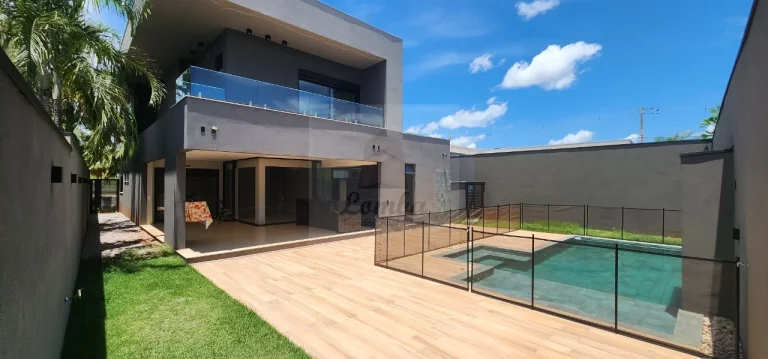 Foto do imóvel Casa de Luxo no Condomínio Villa Jardim - 4 Suítes, 3 Salas e 355 m² - Cuiabá-MT