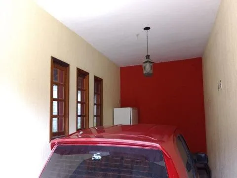 Imagem VENDA DE CASA NO COPACO, EM ARUJÁ/SP, 147m² com 3 suítes, quintal amplo, churrasqueira, sala de estar e jantar e garagem coberta. CONSULTE-NOS.