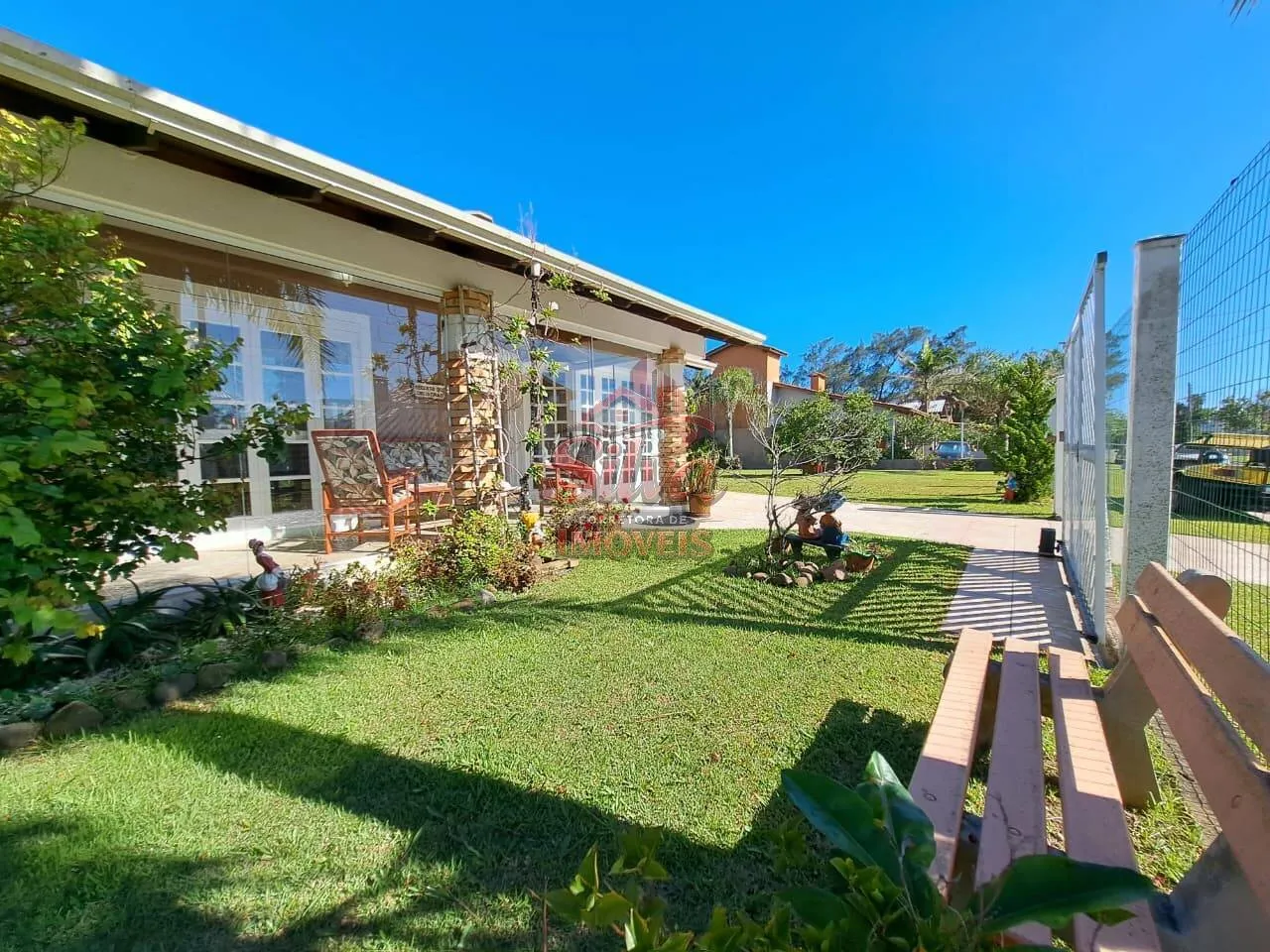 Imagem Casa com Piscina e 750m² de Terreno no Centro de Imbé