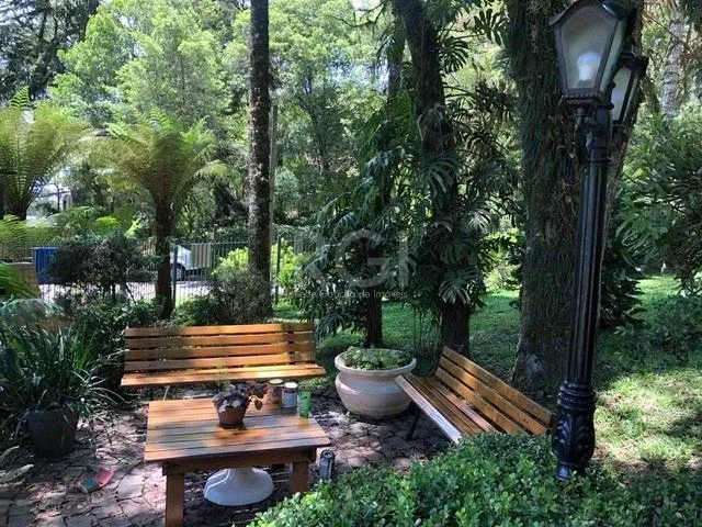 Imagem Sobrado para Venda - 295.24m², 3 dormitórios, sendo 3 suites, 2 vagas - Canela