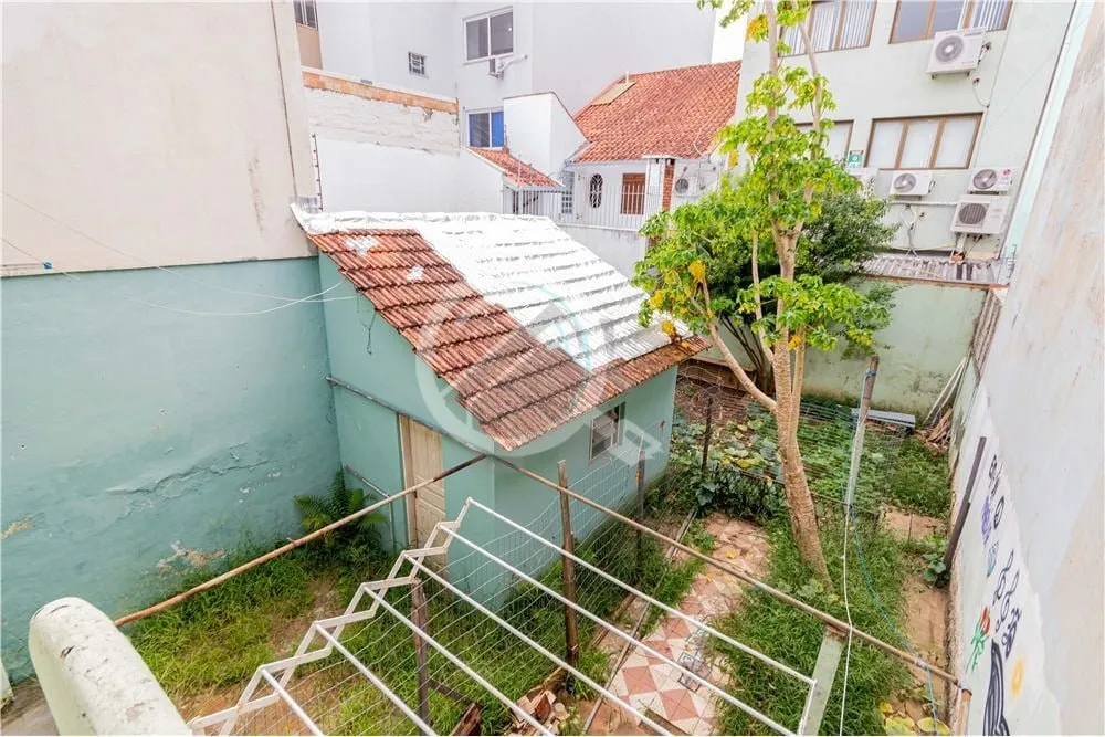 Imagem Ótima localização para comércio e residencial. Sobrado com duas casas com entradas individuais, ...