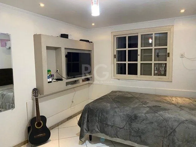 Imagem Sobrado para Venda - 204m², 3 dormitórios, sendo 1 suites, 2 vagas - Sarandi
