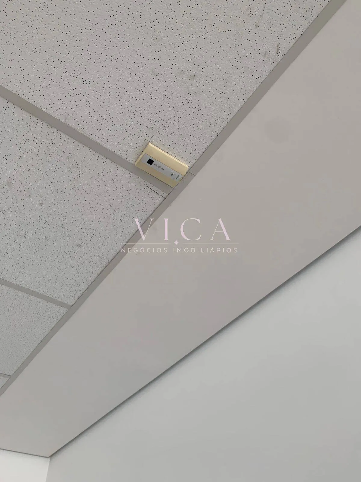 Imagem Sala Com 56m² para aluguel por R$ 3.500,01 - Alphaville/SP