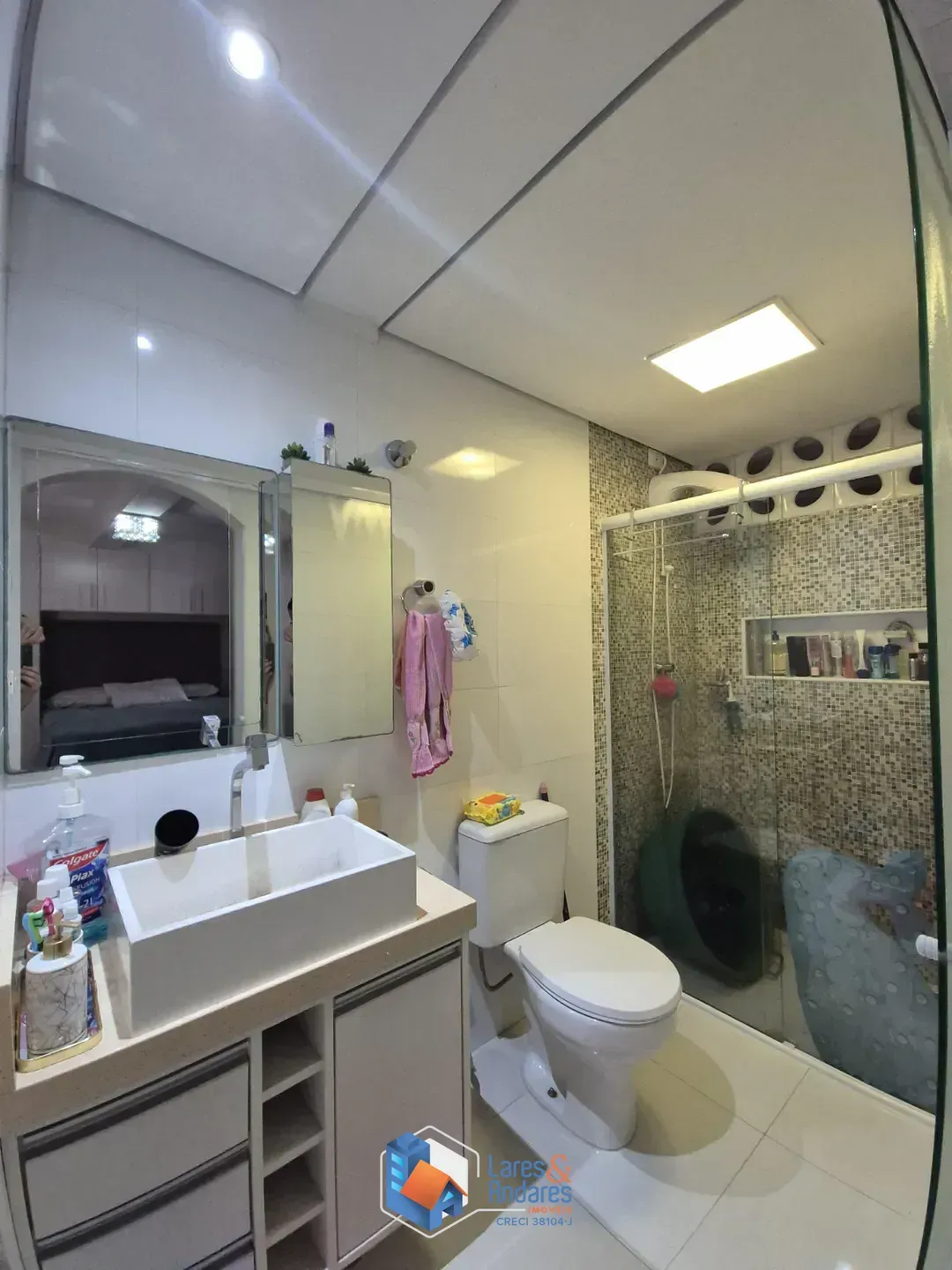 Imagem Sobrado para venda em Vila Tolstoi com 2 quartos, sendo 1 suíte, 180m²
