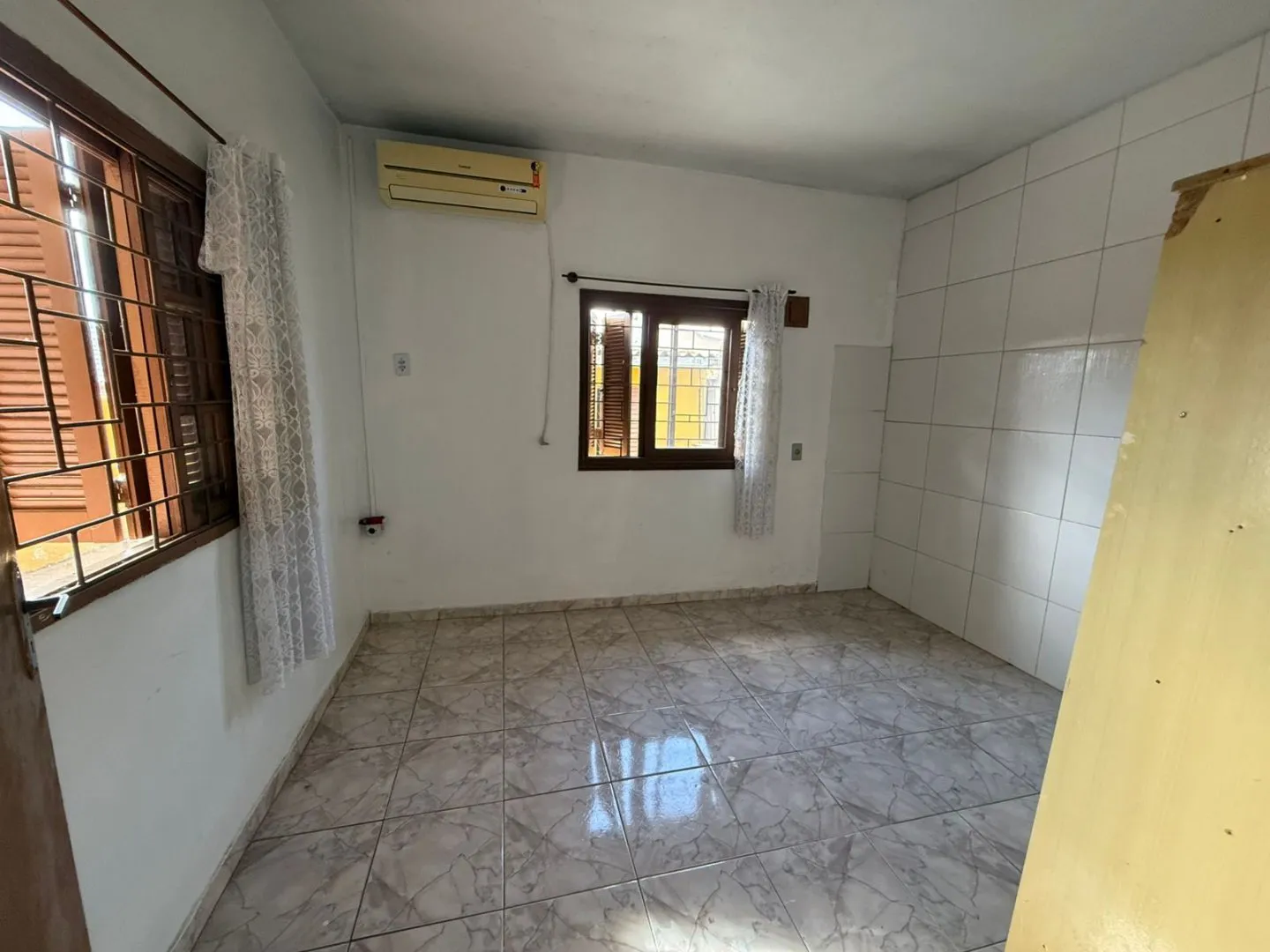 Imagem EXCELENTE OPORTUNIDADE!!! Terreno com Duas Casas à Venda - VIAMÓPOLIS